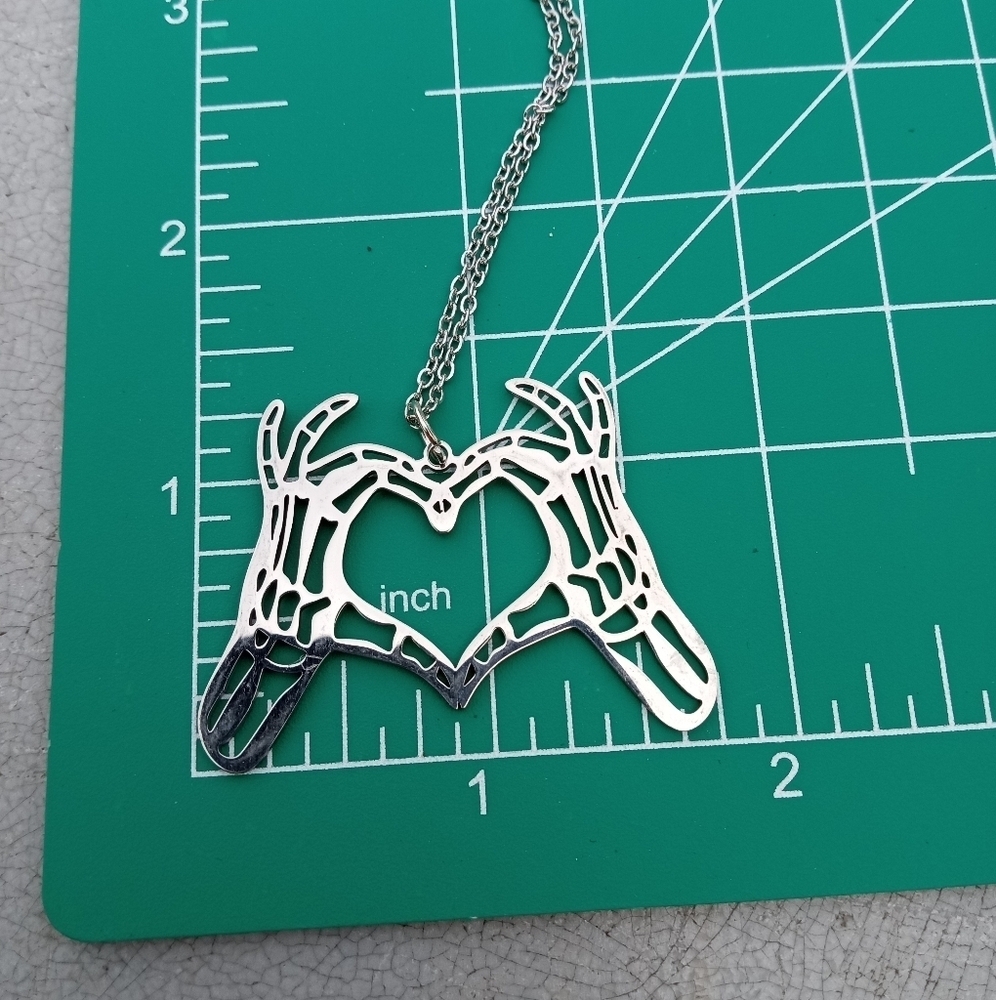 ❤️ 2/$20 Stainless Steel Bone Skull Heart Hands Necklace - Picture 4 of 4